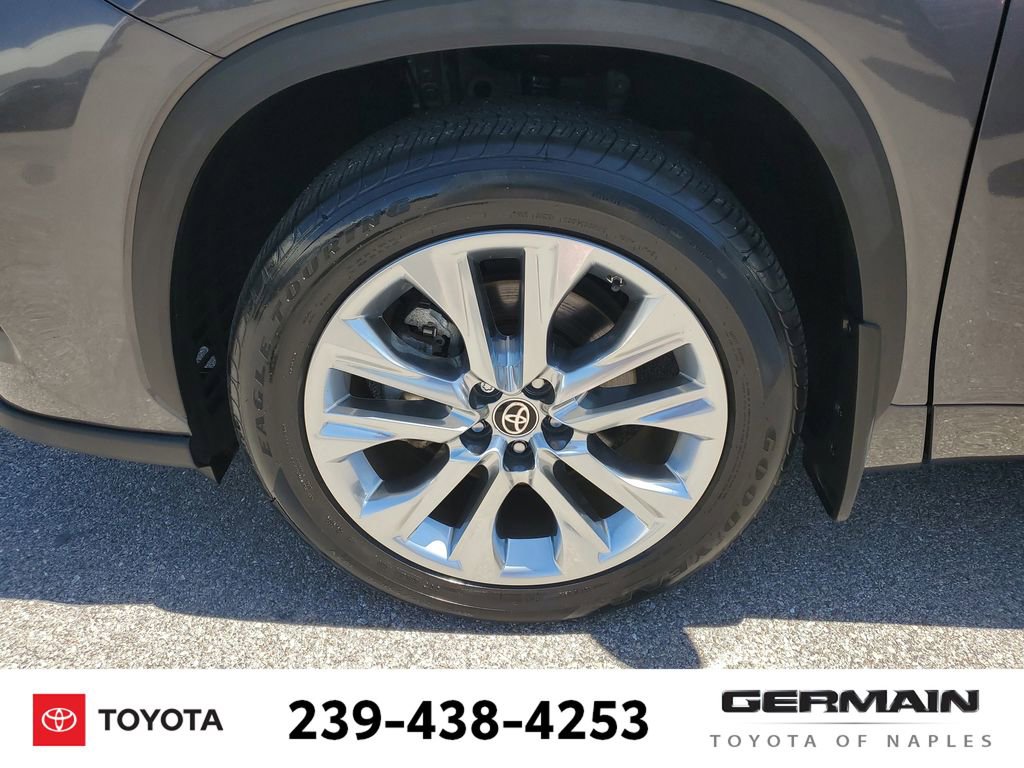 Used 2024 Toyota Highlander Limited image 13
