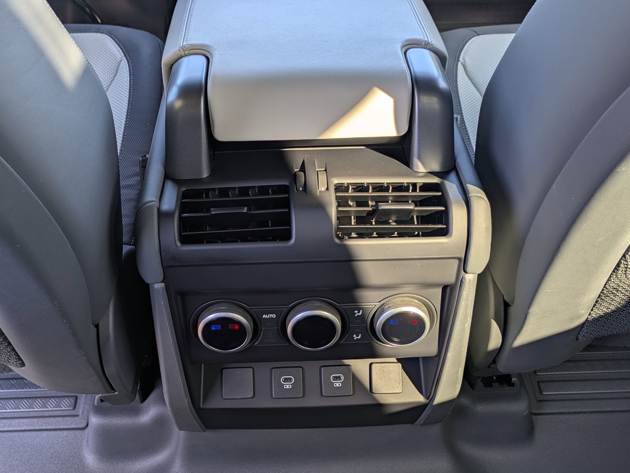 Certified 2023 Land Rover Defender 110 X-Dynamic SE image 24