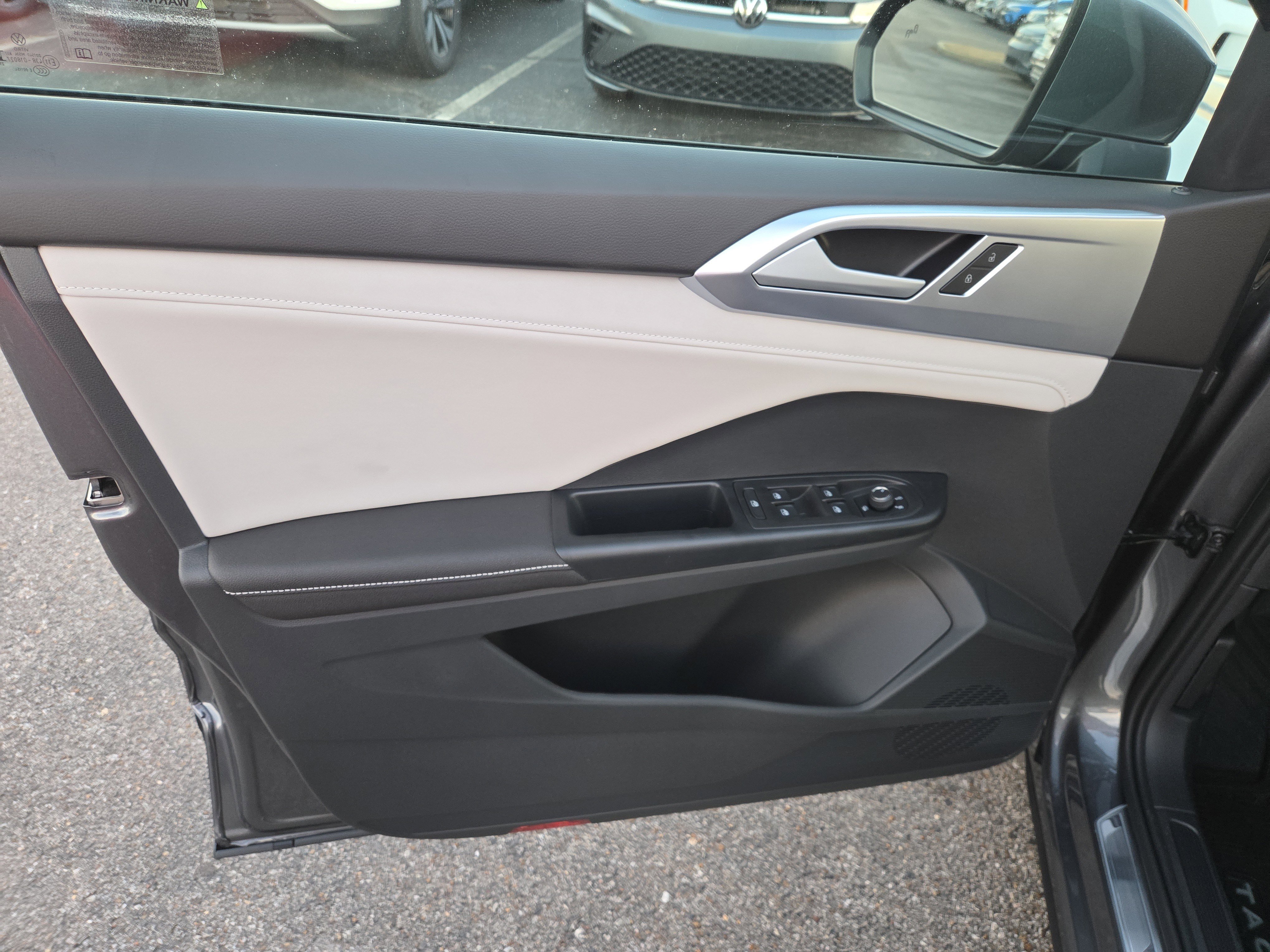 New 2026 Volkswagen Taos SE image 5