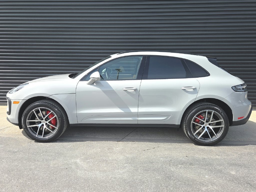 Certified 2026 Porsche Macan S AWD/4WD image 2