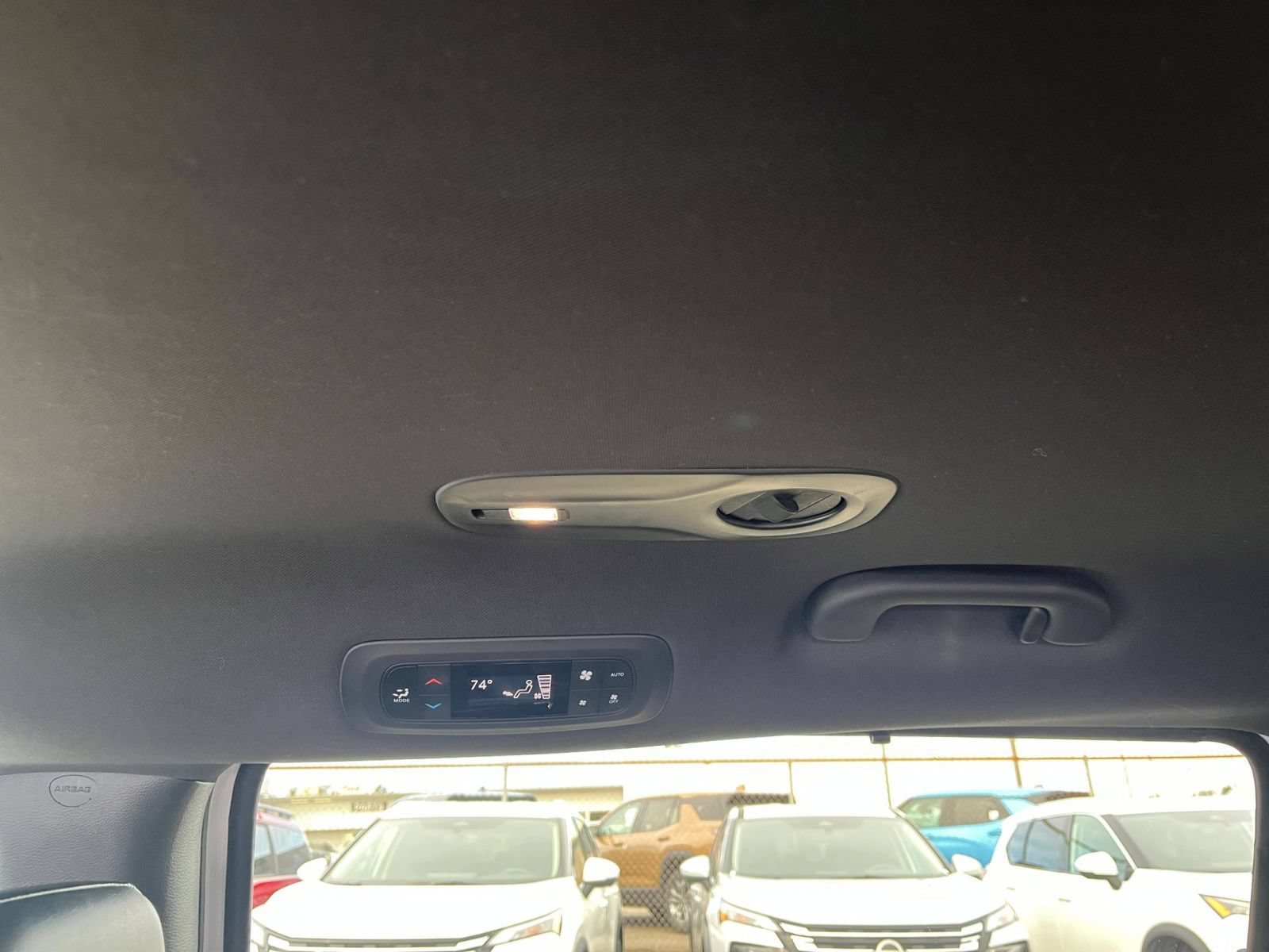 Used 2025 Chrysler Pacifica Select FWD image 24
