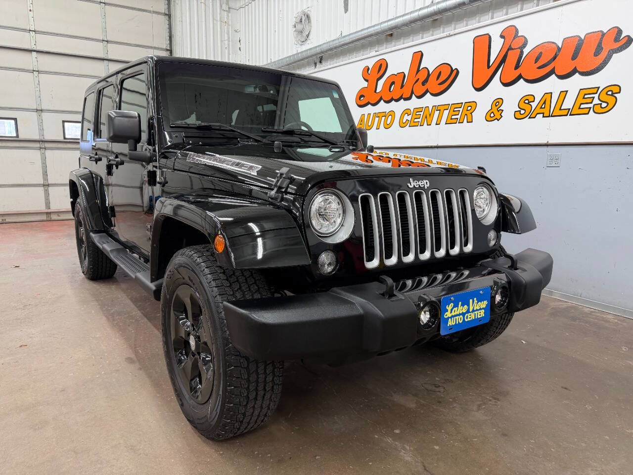 Used 2017 Jeep Wrangler Unlimited Sahara w/ Max Tow Package AWD/4WD image 1