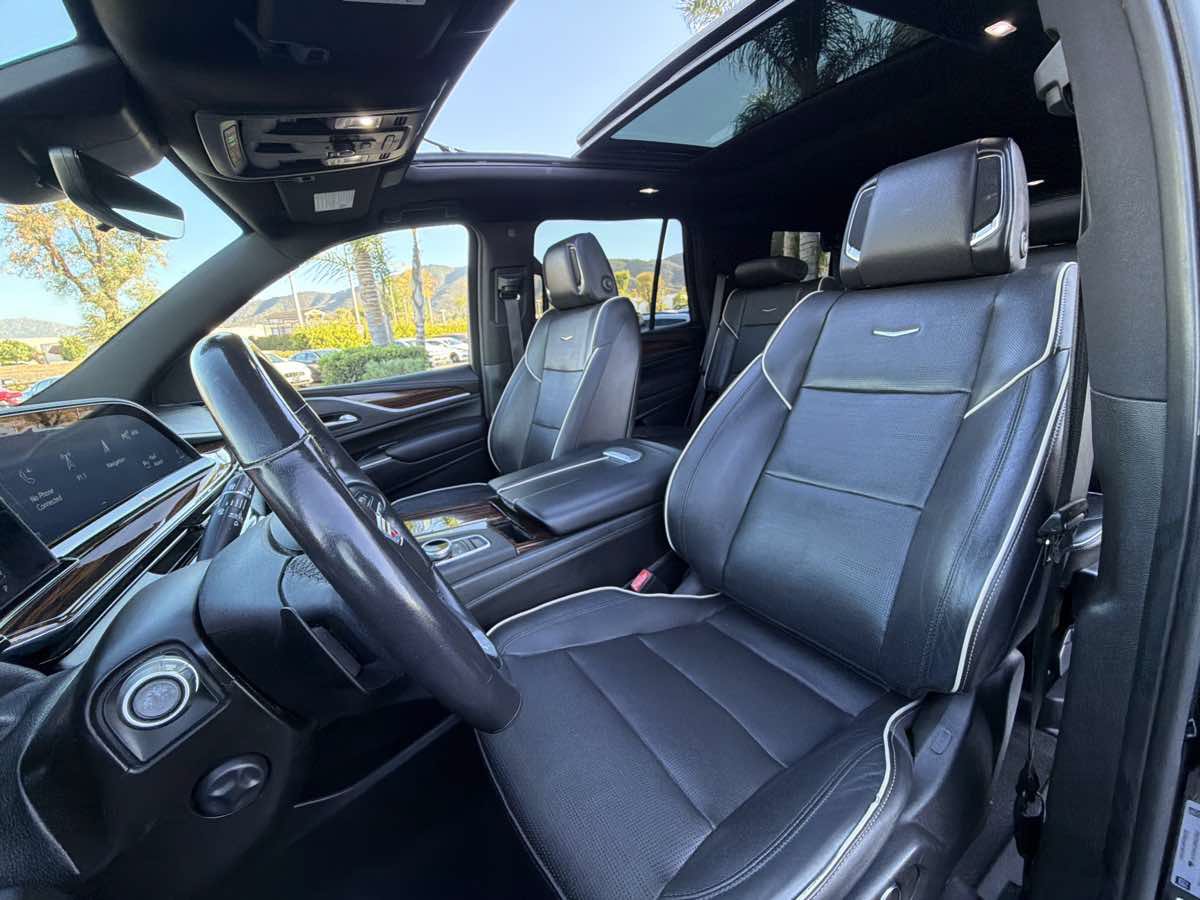 Used 2021 Cadillac Escalade Premium Luxury RWD image 19