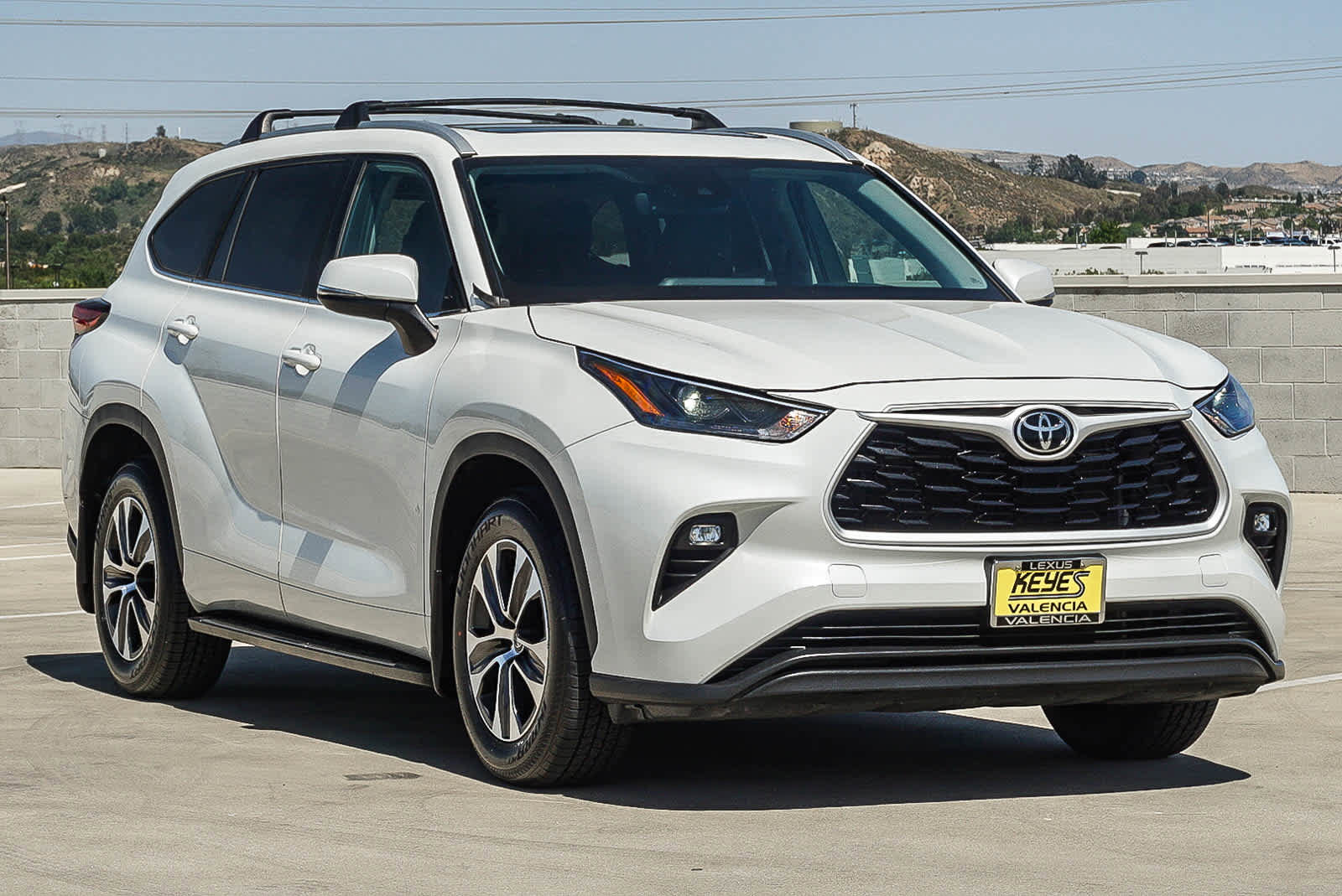 Used 2023 Toyota Highlander XLE FWD image 5