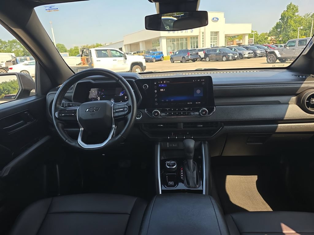 Used 2025 Chevrolet Colorado Trail Boss AWD/4WD image 17