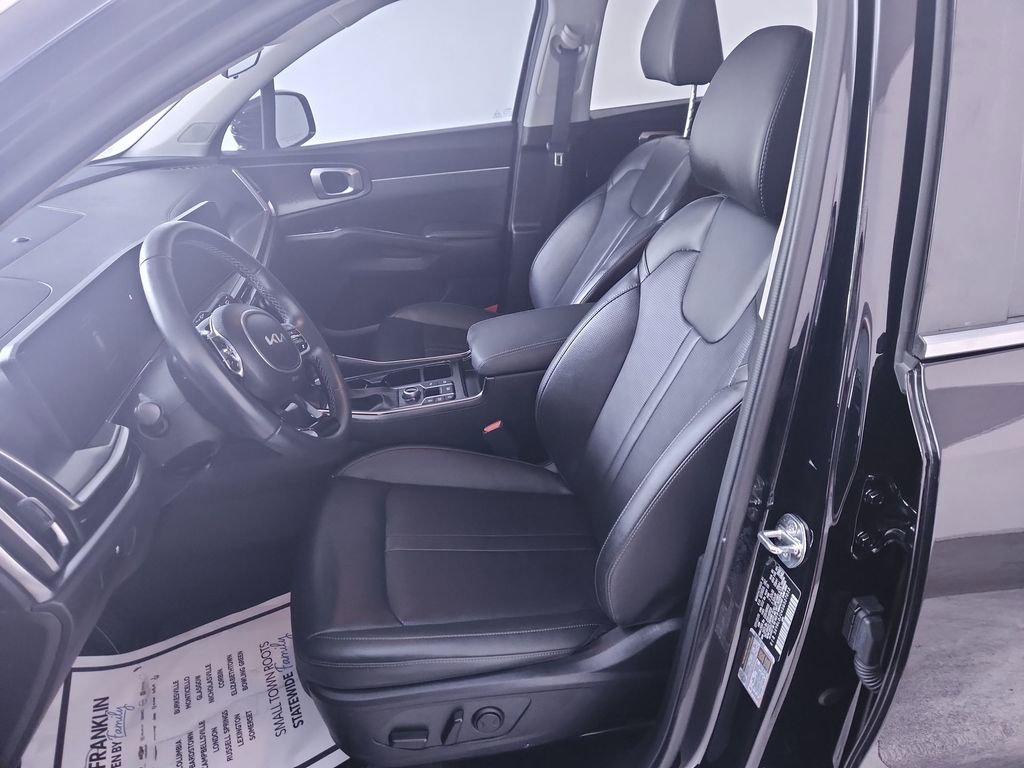 Used 2025 Kia Sorento S image 11