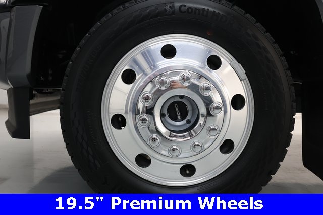 Used 2025 Ford F450 Platinum w/ FX4 Off-Road Package image 44
