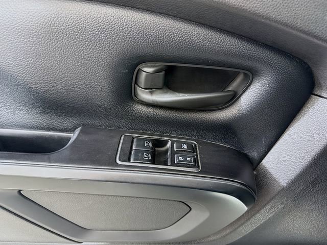 Used 2017 Nissan Titan S image 16