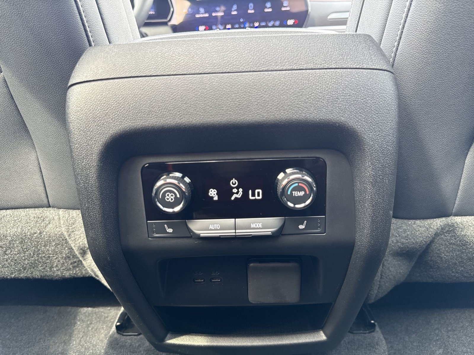 Used 2024 Chevrolet Traverse RS FWD image 23