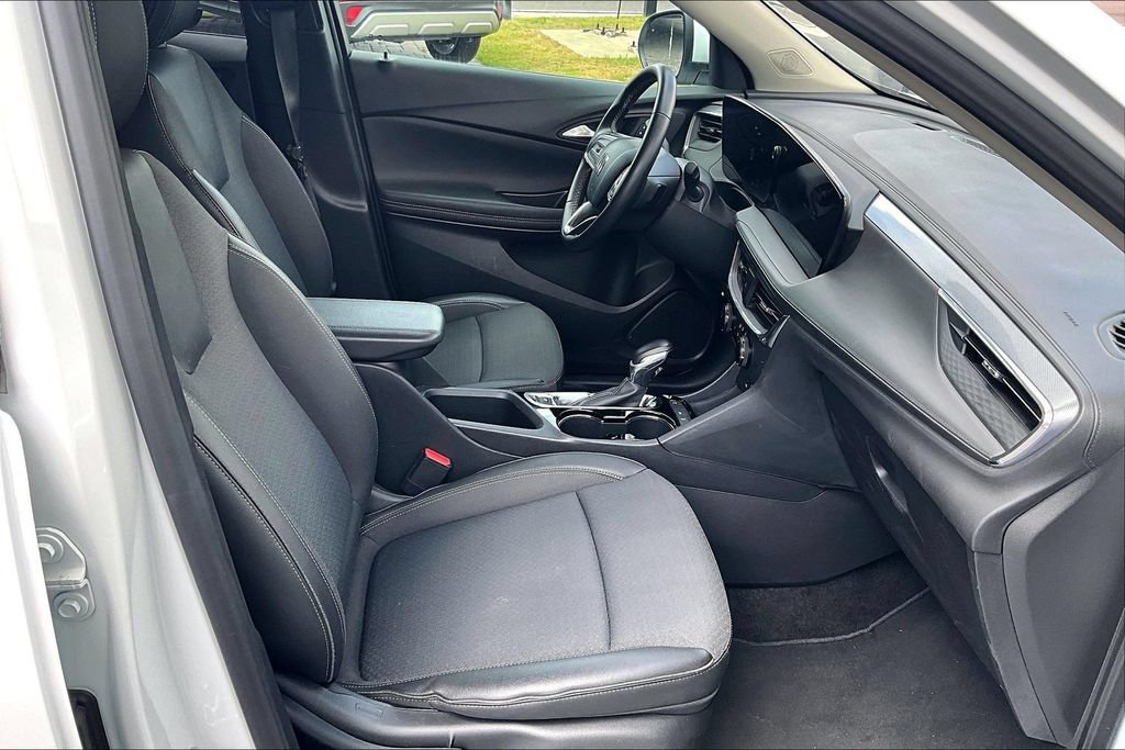 Used 2025 Buick Encore GX Preferred FWD image 30