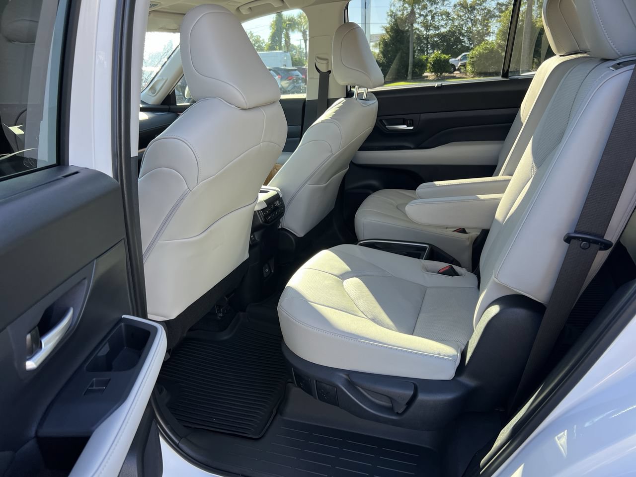 Used 2026 Toyota Grand Highlander AWD image 32