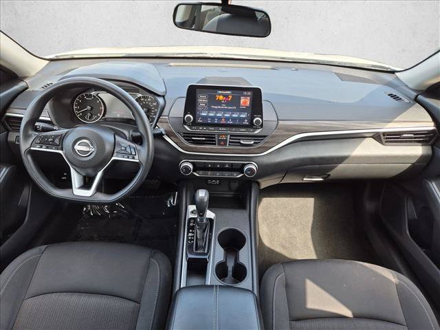 Used 2025 Nissan Altima 2.5 SV FWD image 17