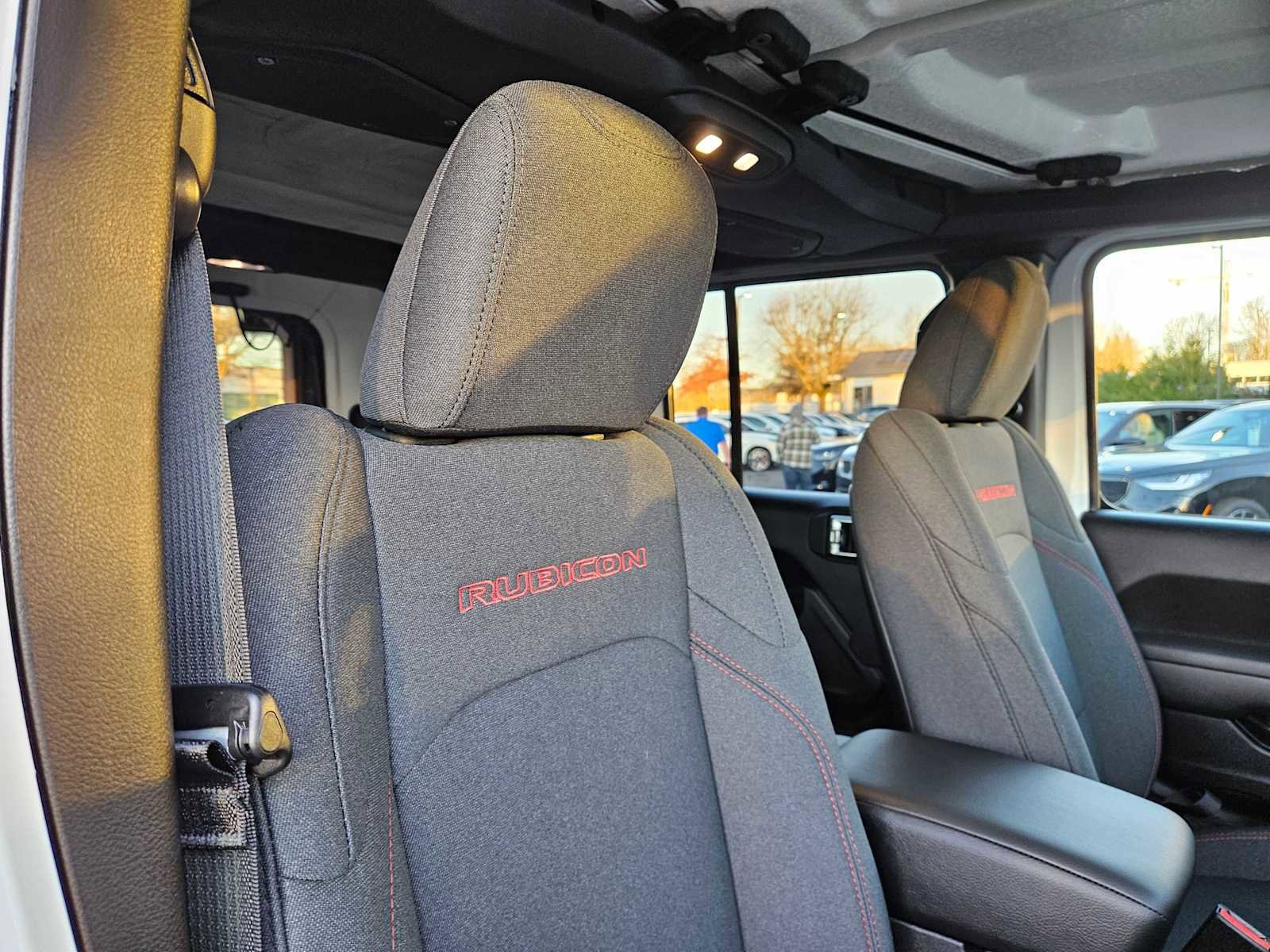 Used 2025 Jeep Wrangler Unlimited Rubicon w/ Technology Group image 13