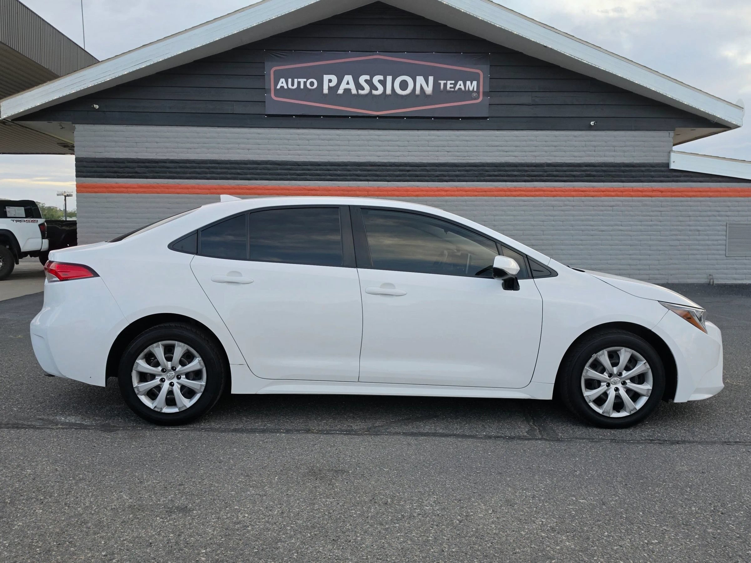 Used 2021 Toyota Corolla LE w/ Carpet Mat Package (TMS) FWD image 6
