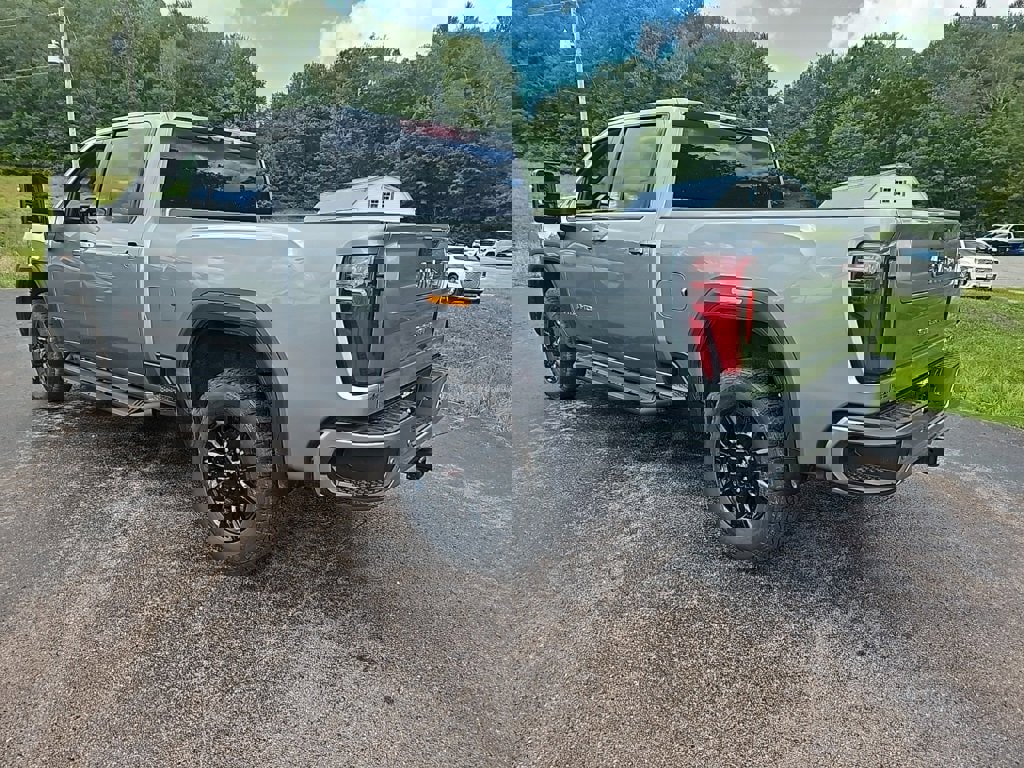 New 2026 GMC Sierra 3500 AT4 image 3