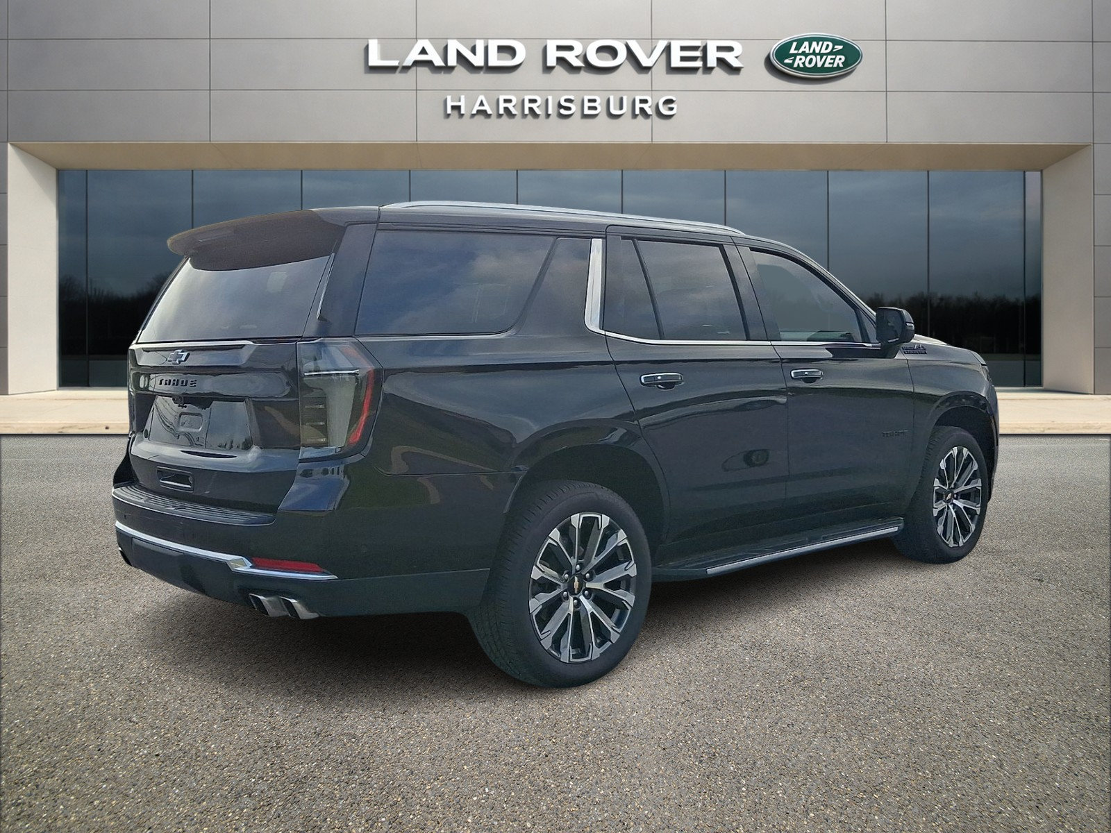 Used 2025 Chevrolet Tahoe High Country AWD/4WD image 5