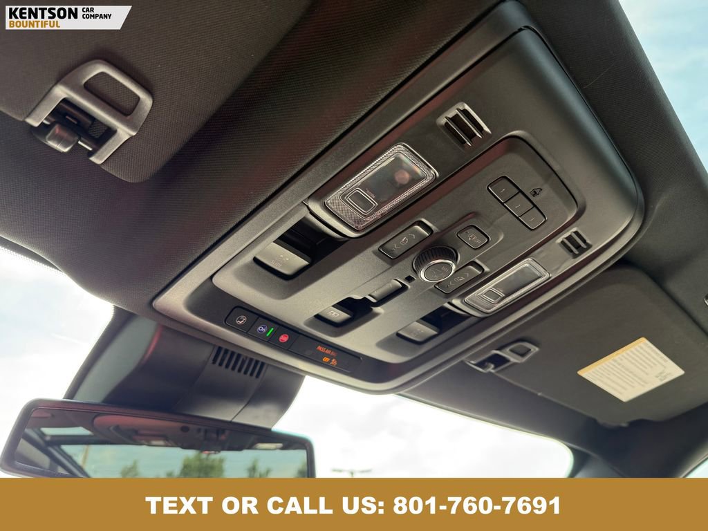 Used 2024 GMC Yukon XL Denali image 25