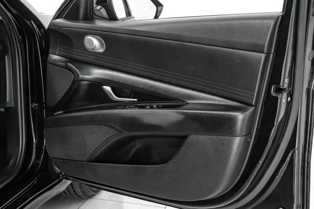 Used 2021 Hyundai Elantra SE w/ Cargo Package image 40