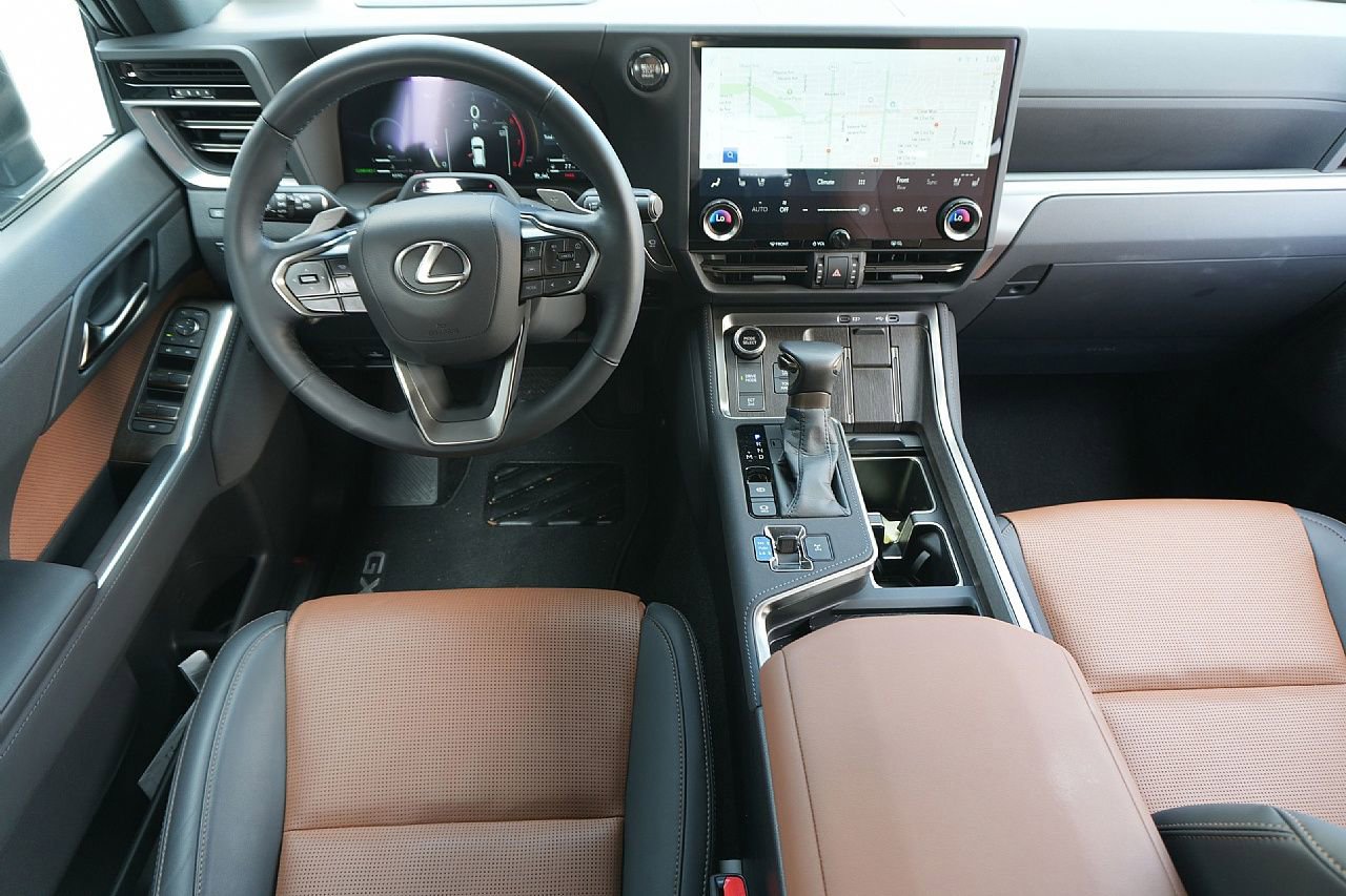 Used 2025 Lexus GX 550 image 13