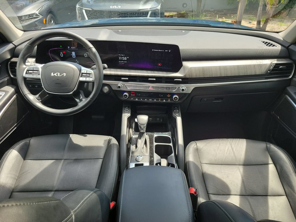 Certified 2024 Kia Telluride EX w/ EX Captain's Chair Package FWD image 4