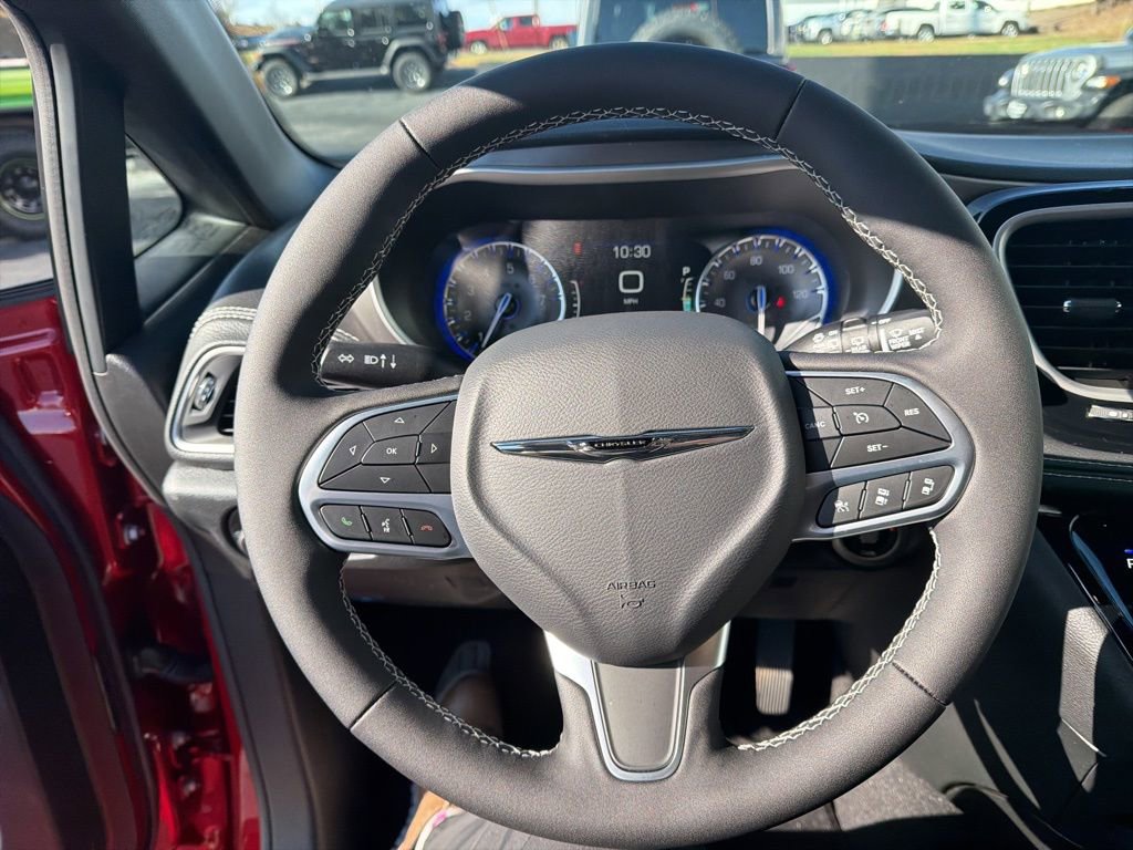 New 2026 Chrysler Pacifica Select FWD image 32