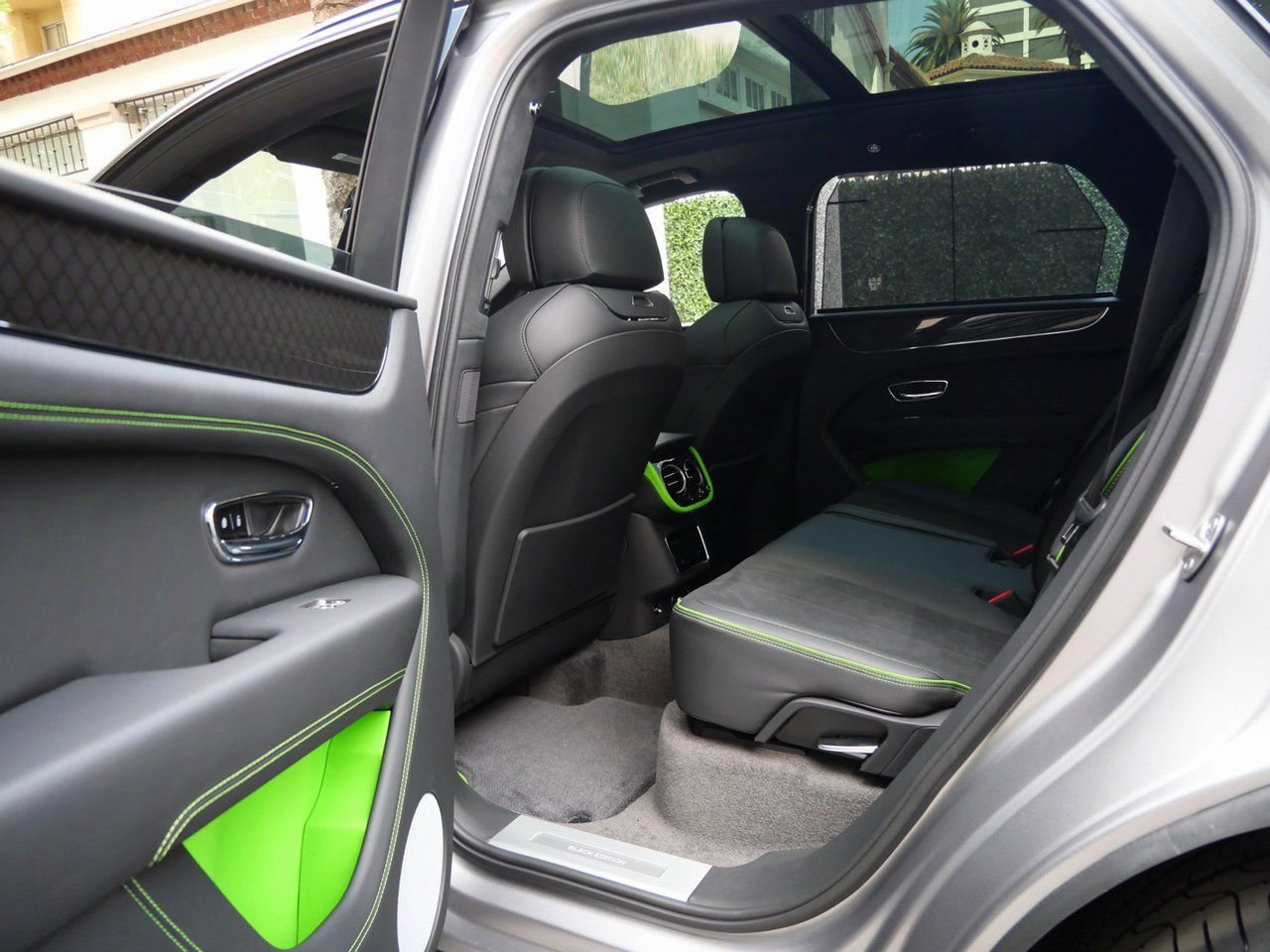 Used 2025 Bentley Bentayga AWD/4WD image 21