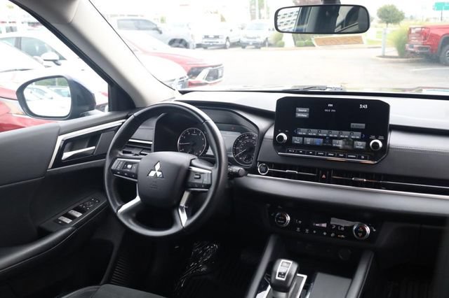 Used 2024 Mitsubishi Outlander SE FWD image 23