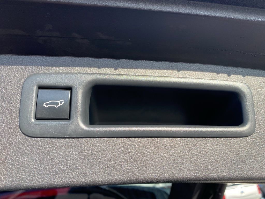 Used 2023 Toyota Highlander LE image 17