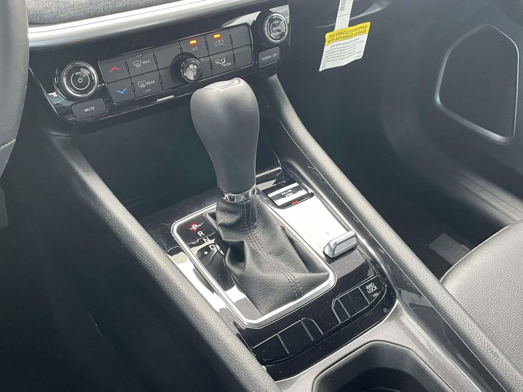 Used 2024 Jeep Compass Latitude image 30