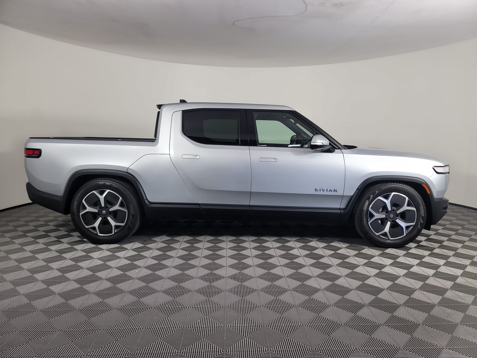 Used 2024 Rivian R1T Adventure Dual AWD/4WD image 6