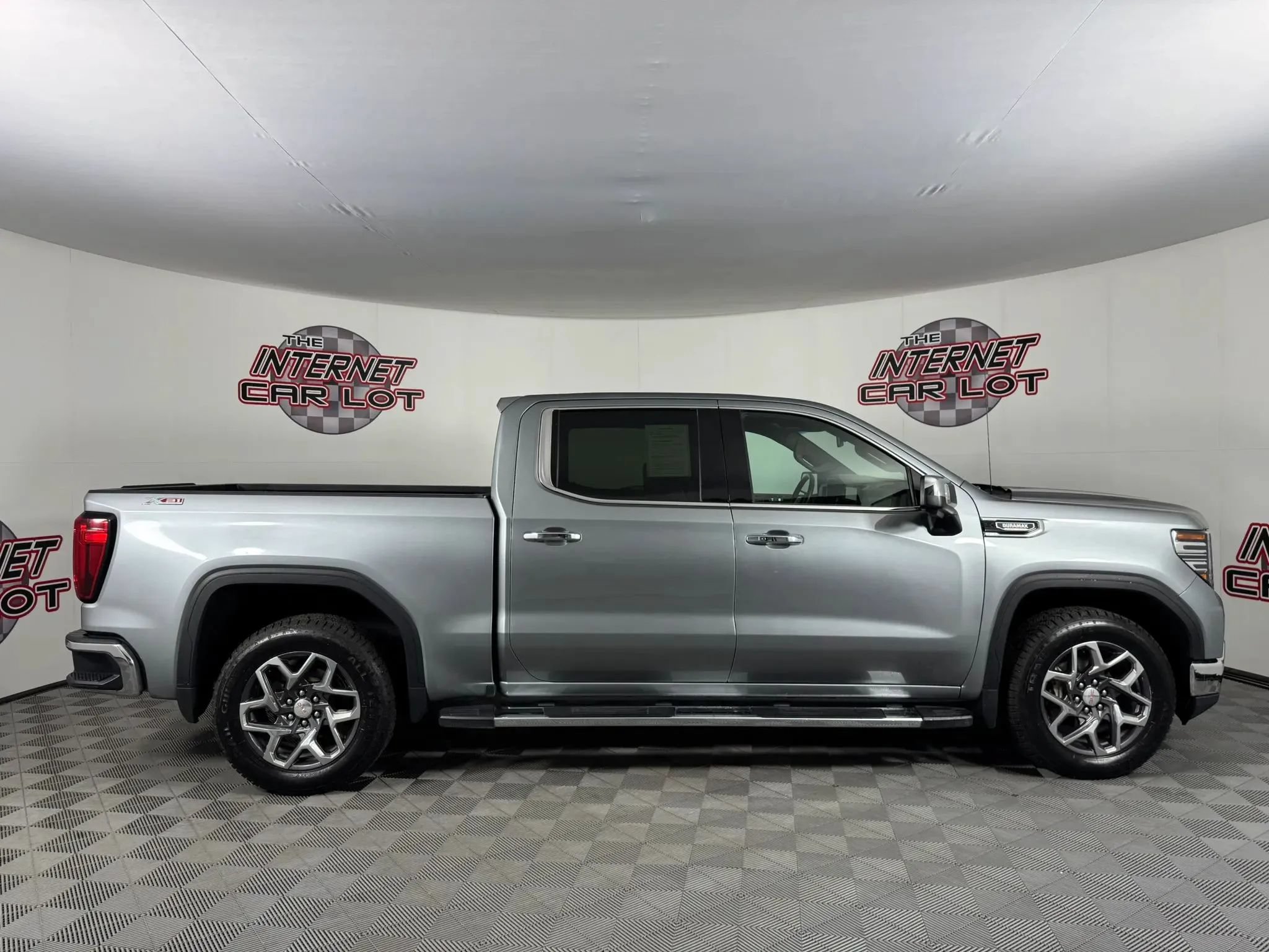 Used 2023 GMC Sierra 1500 SLT w/ SLT Premium Package AWD/4WD image 8