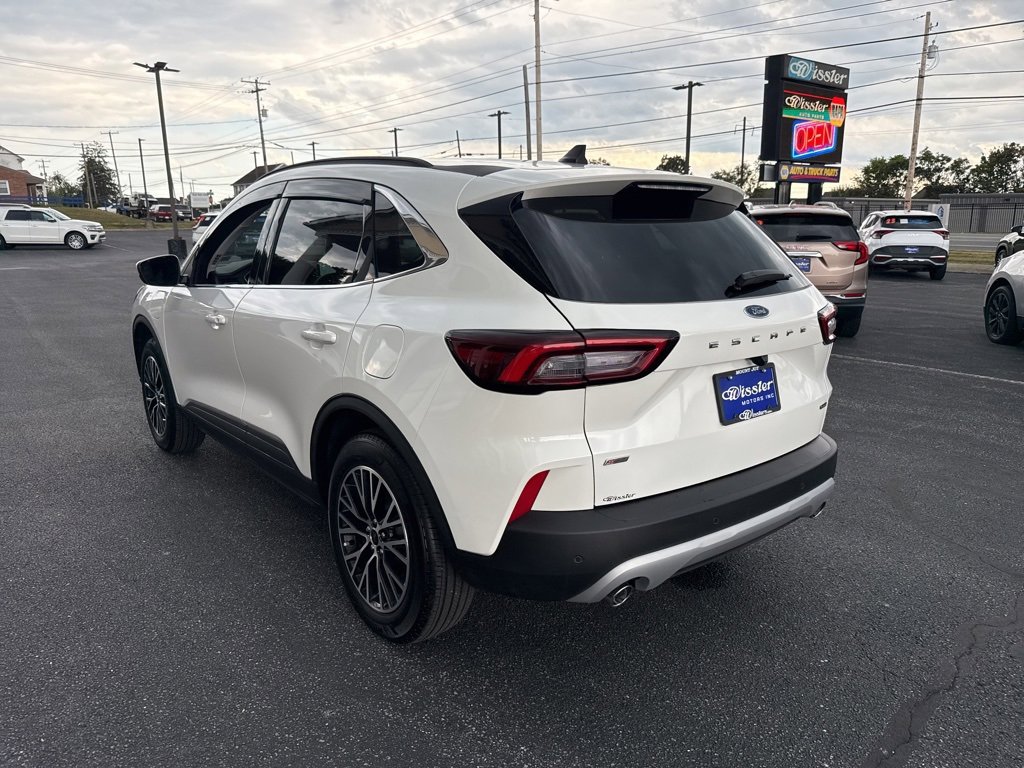 Used 2025 Ford Escape SE image 3