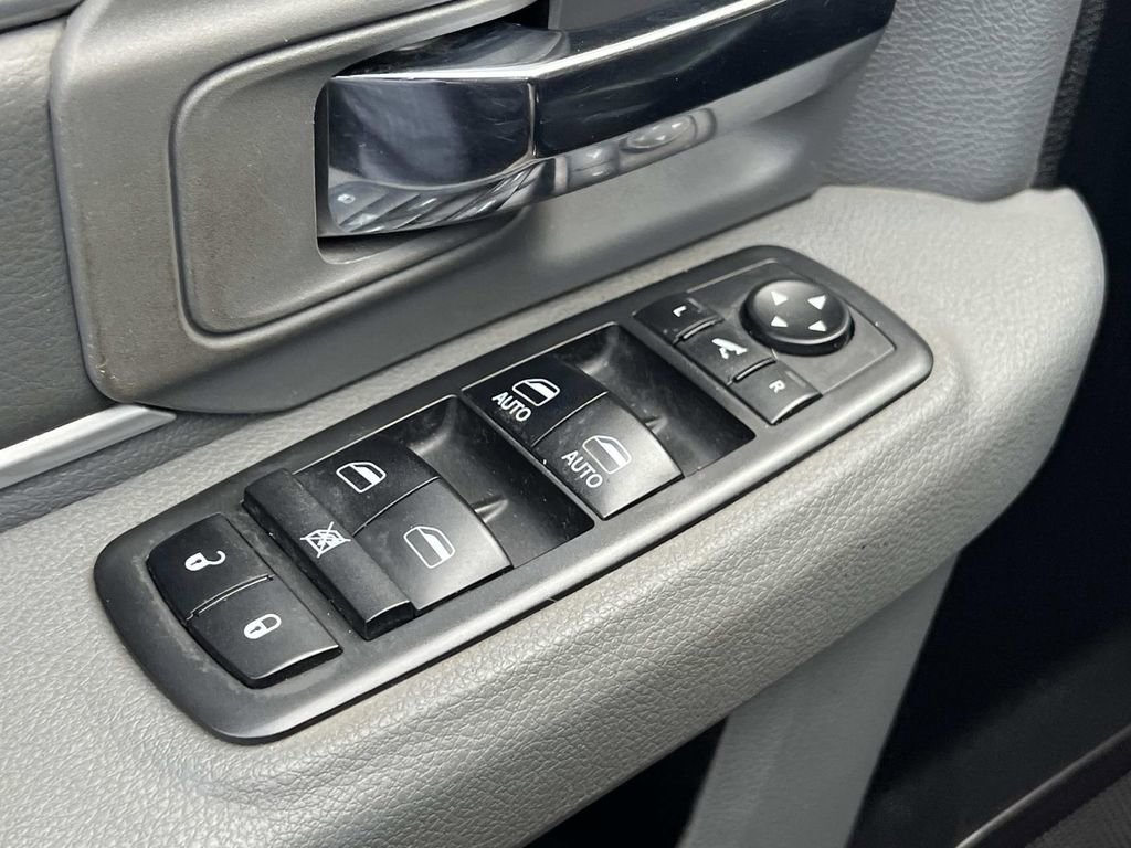 Used 2018 RAM 1500 SLT AWD/4WD image 12