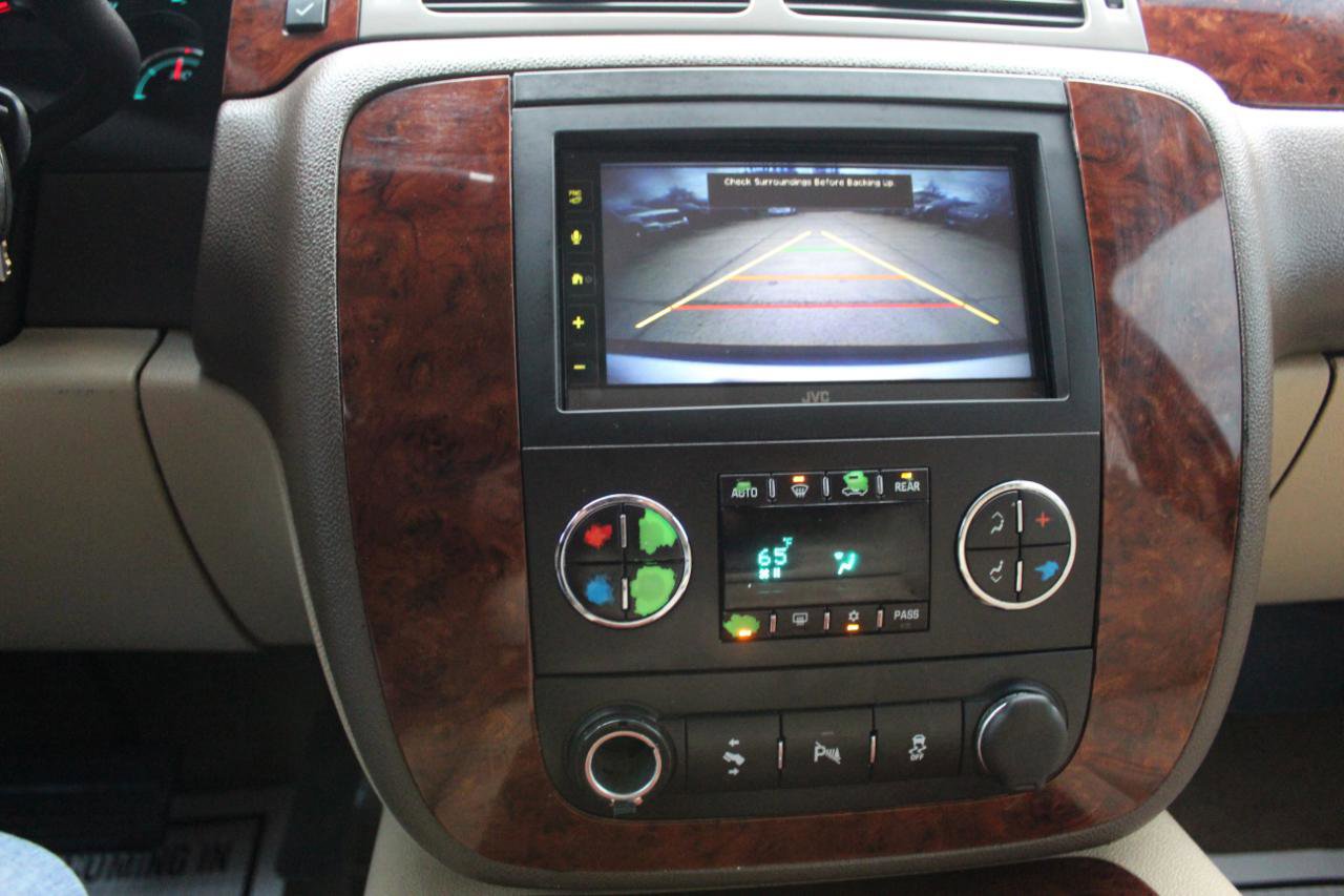 Used 2012 Chevrolet Suburban LTZ AWD/4WD image 34