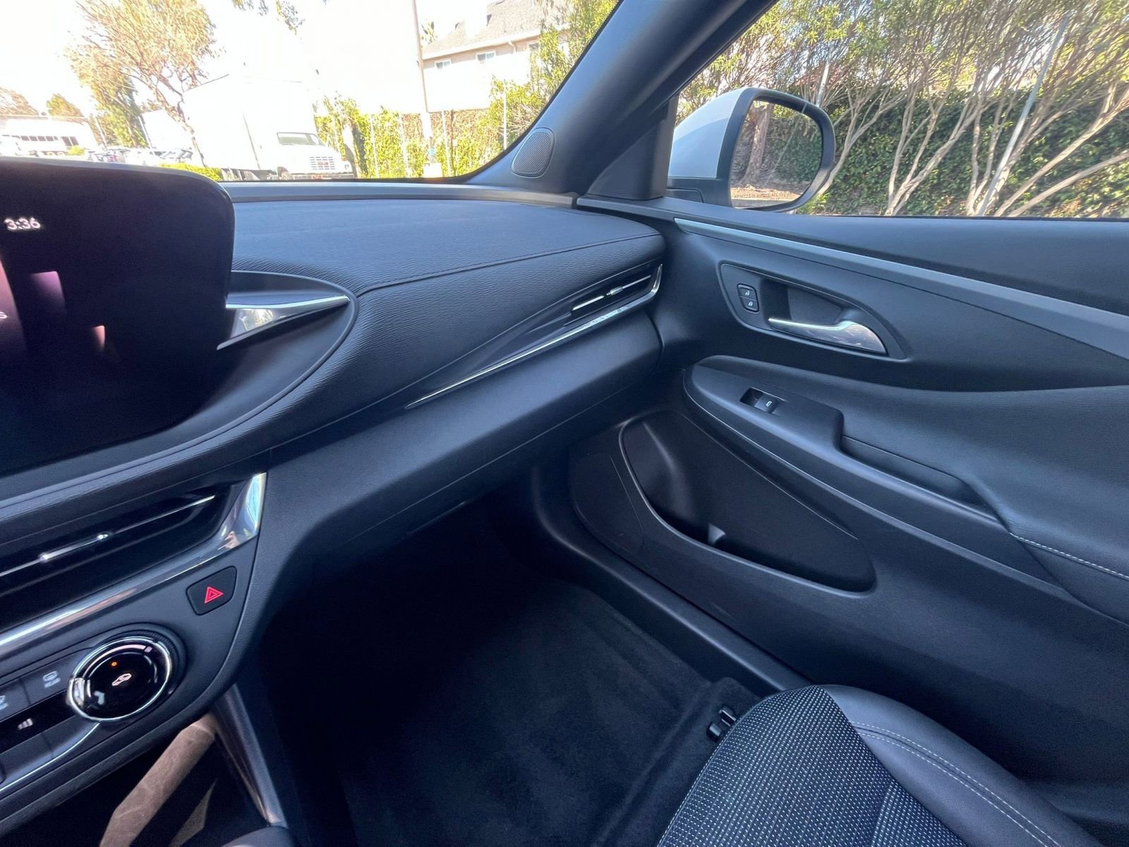 Used 2025 Buick Envista Preferred image 34