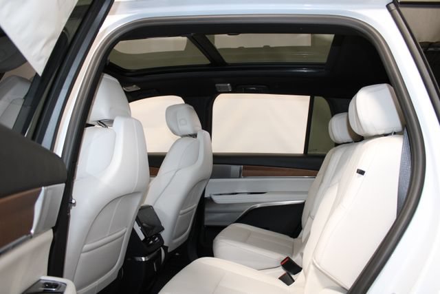 New 2027 Cadillac Vistiq Luxury AWD/4WD image 8