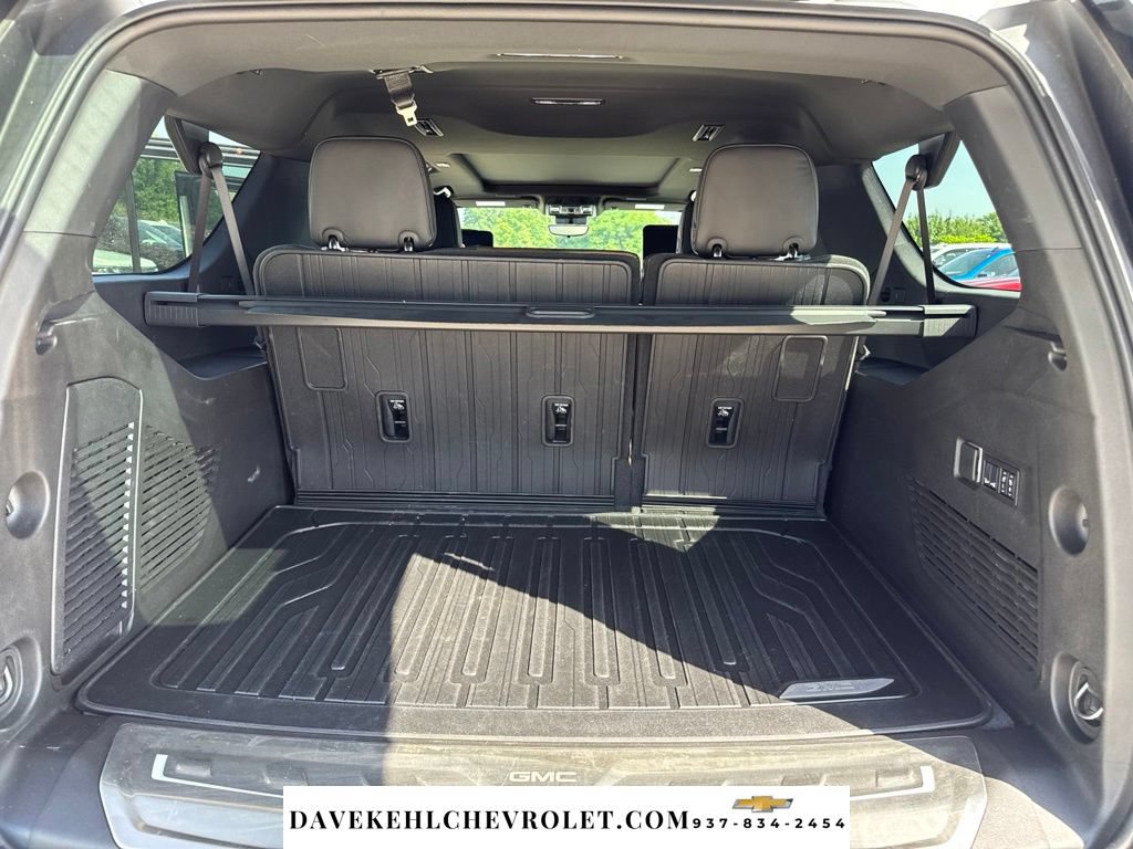 Used 2025 GMC Yukon XL Denali Ultimate w/ LPO, Illumination Package AWD/4WD image 30