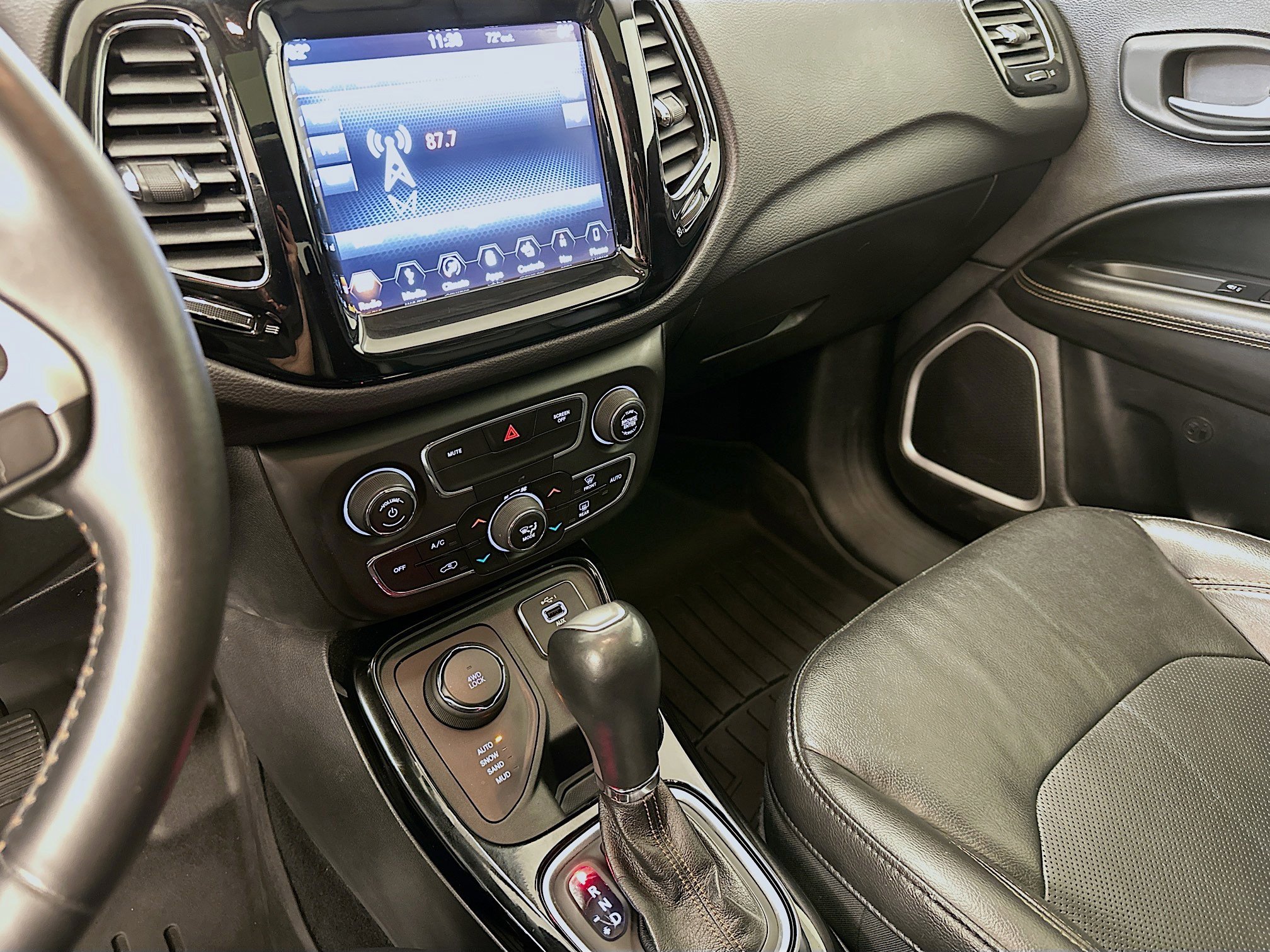 Used 2018 Jeep Compass Limited w/ Navigation Group AWD/4WD image 26