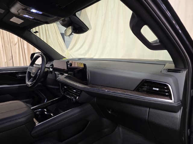 Used 2025 Chevrolet Suburban LS AWD/4WD image 39