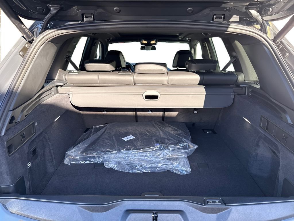 New 2026 BMW X5 xDrive50e w/ M Sport Package AWD/4WD image 13
