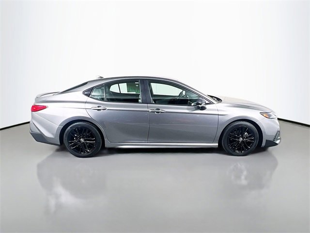 Used 2025 Toyota Camry SE image 8