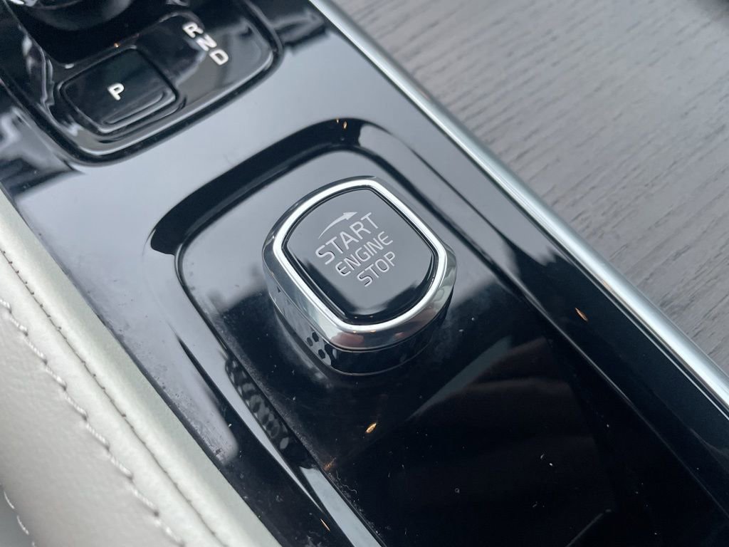 Certified 2024 Volvo XC90 B6 Ultimate image 32