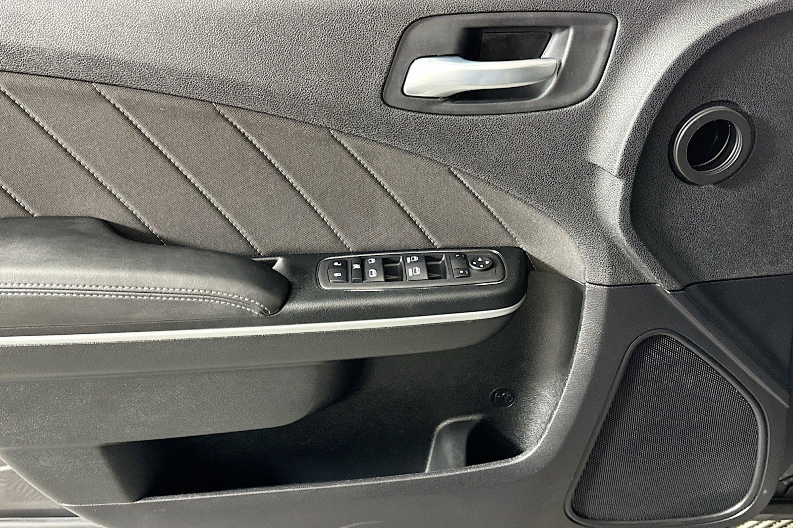 Used 2023 Dodge Charger R/T w/ Navigation & Travel Group image 21