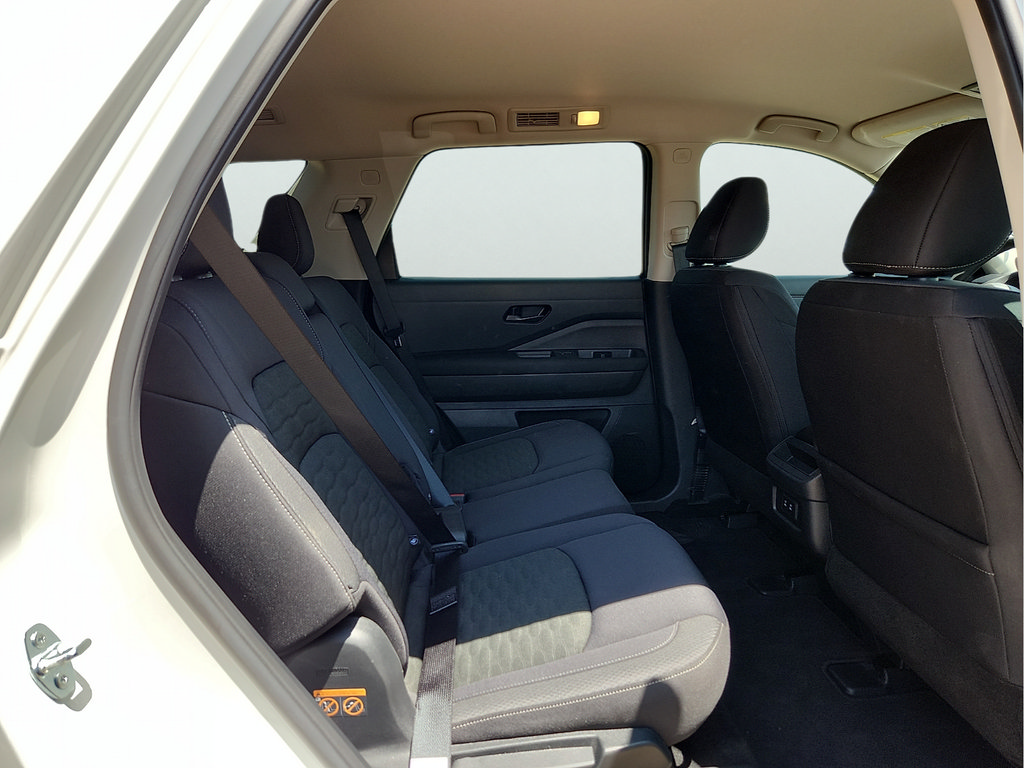 Used 2026 Nissan Pathfinder S FWD image 16
