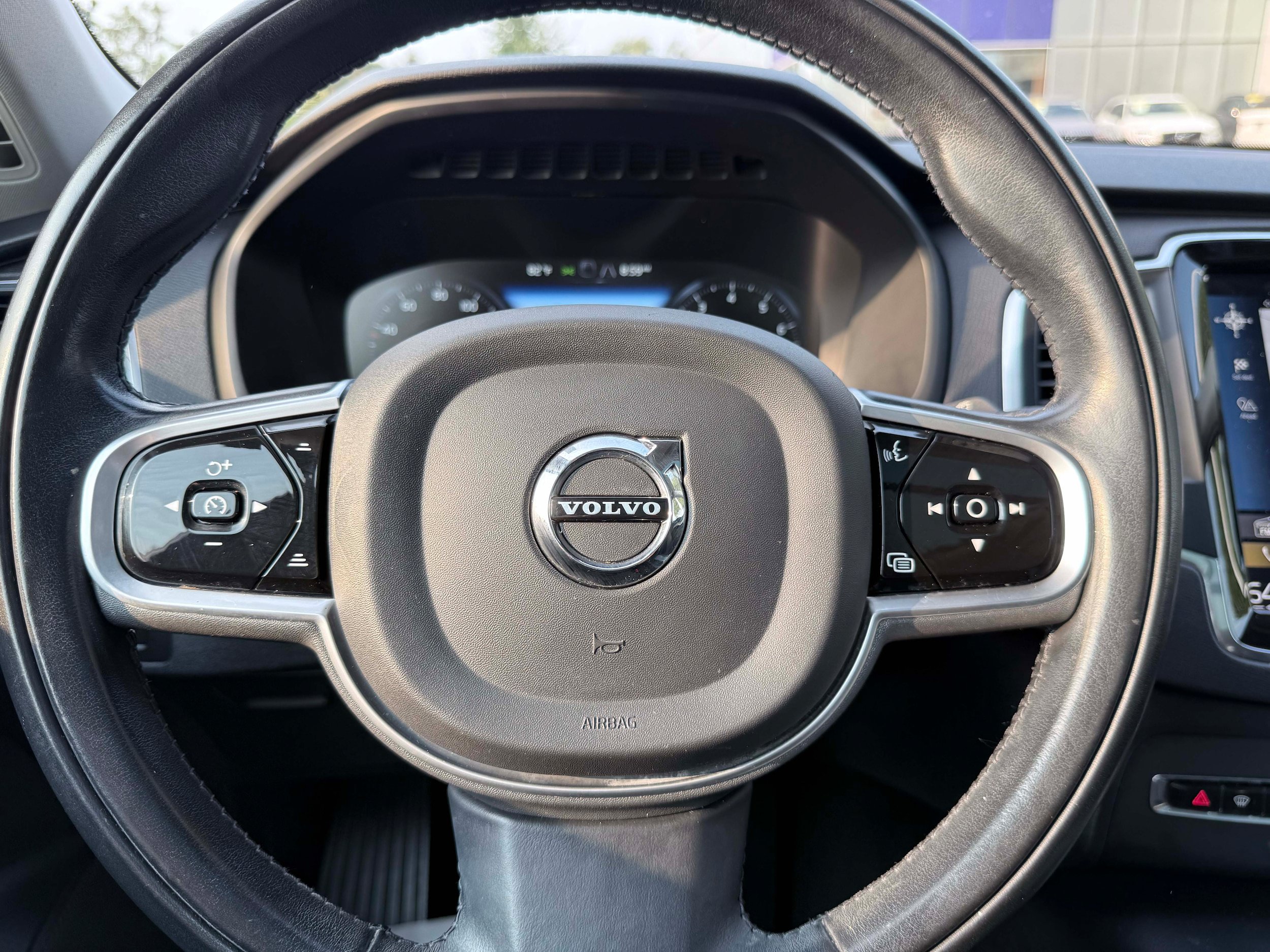 Used 2022 Volvo XC90 T5 Momentum AWD/4WD image 21