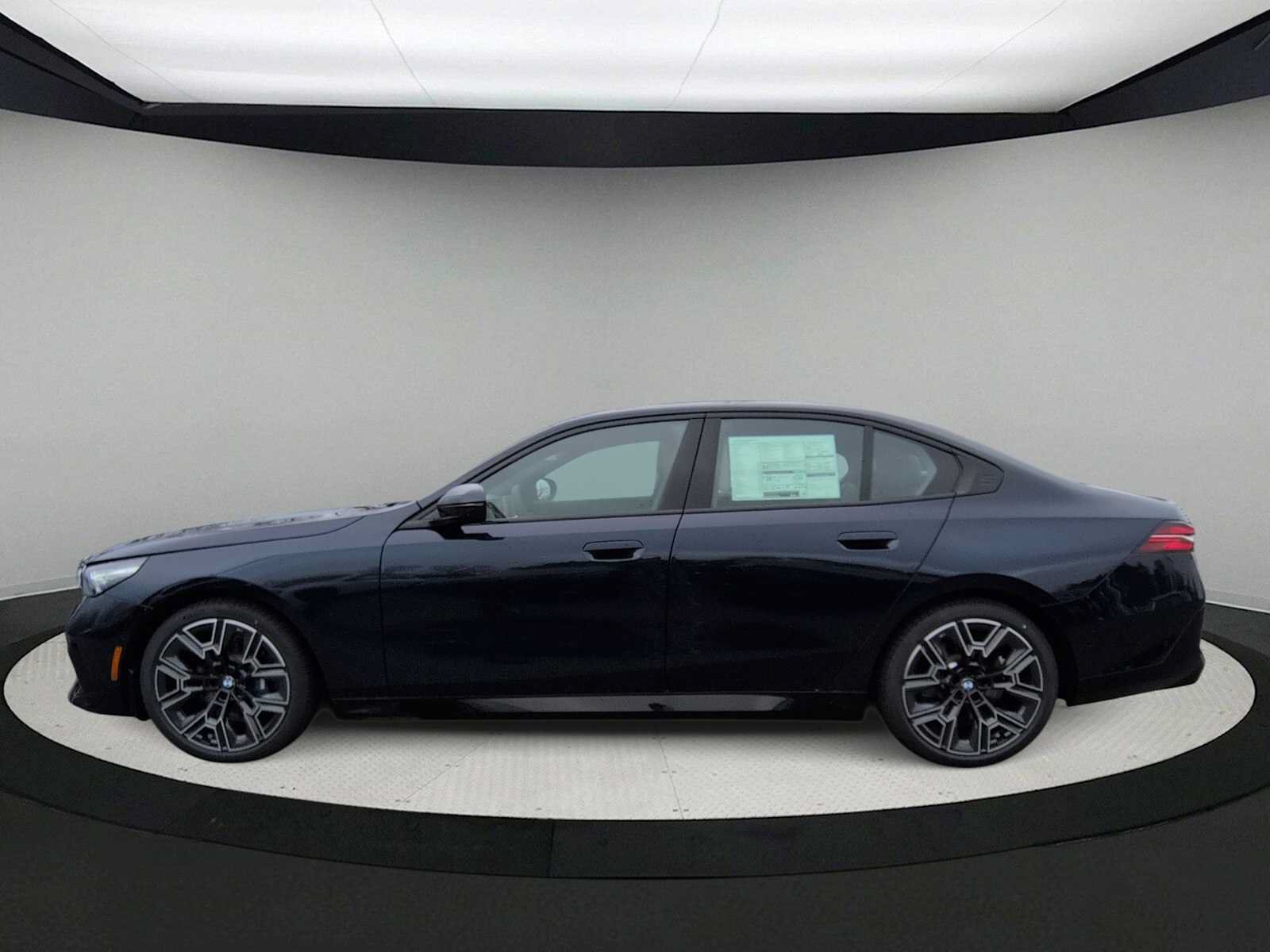 Used 2026 BMW 530i xDrive w/ M Sport Package AWD/4WD image 5
