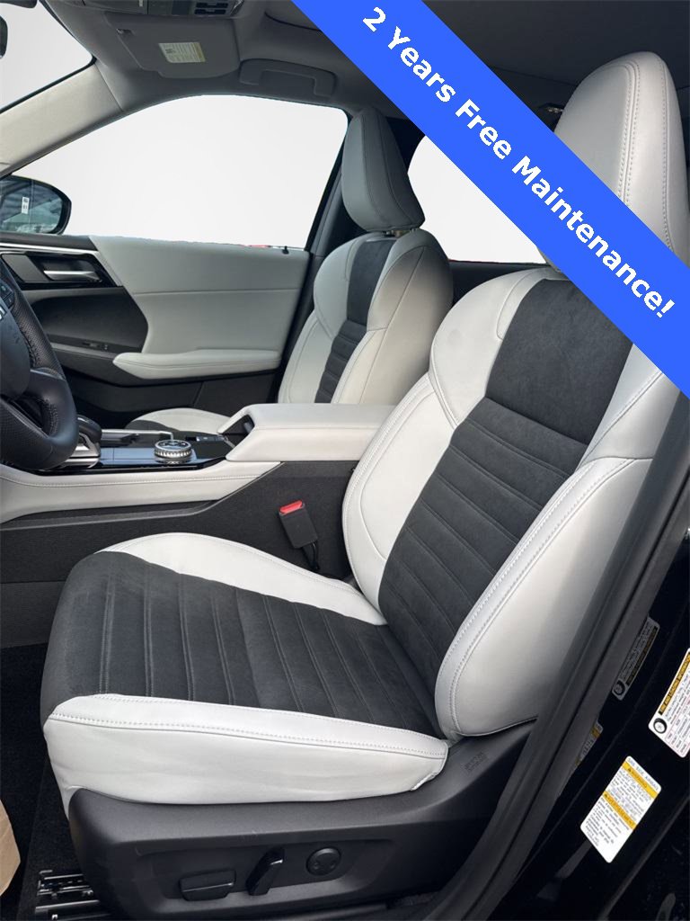 New 2025 Mitsubishi Outlander SE image 15
