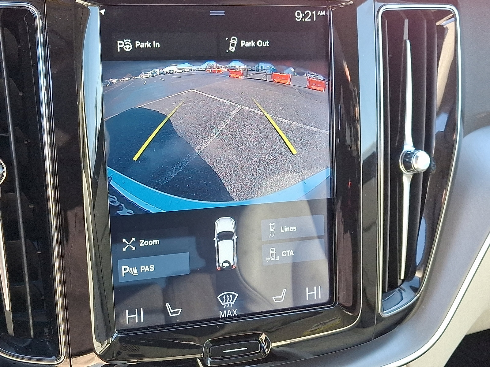 Used 2019 Volvo XC60 T6 Momentum w/ Multimedia Package image 20