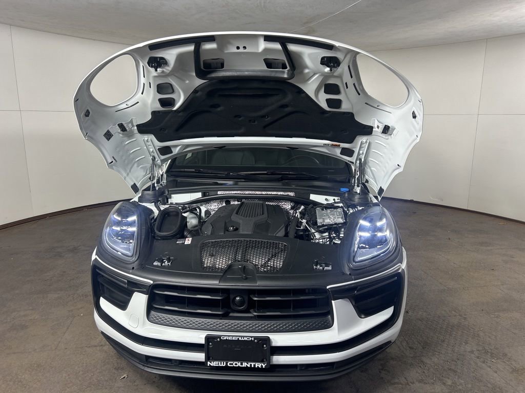 Certified 2025 Porsche Macan image 15