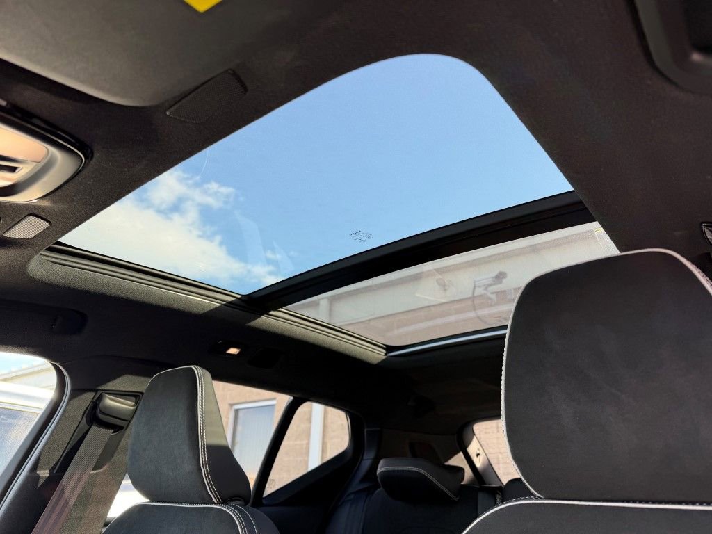 Used 2023 Volvo XC40 Recharge Ultimate image 33